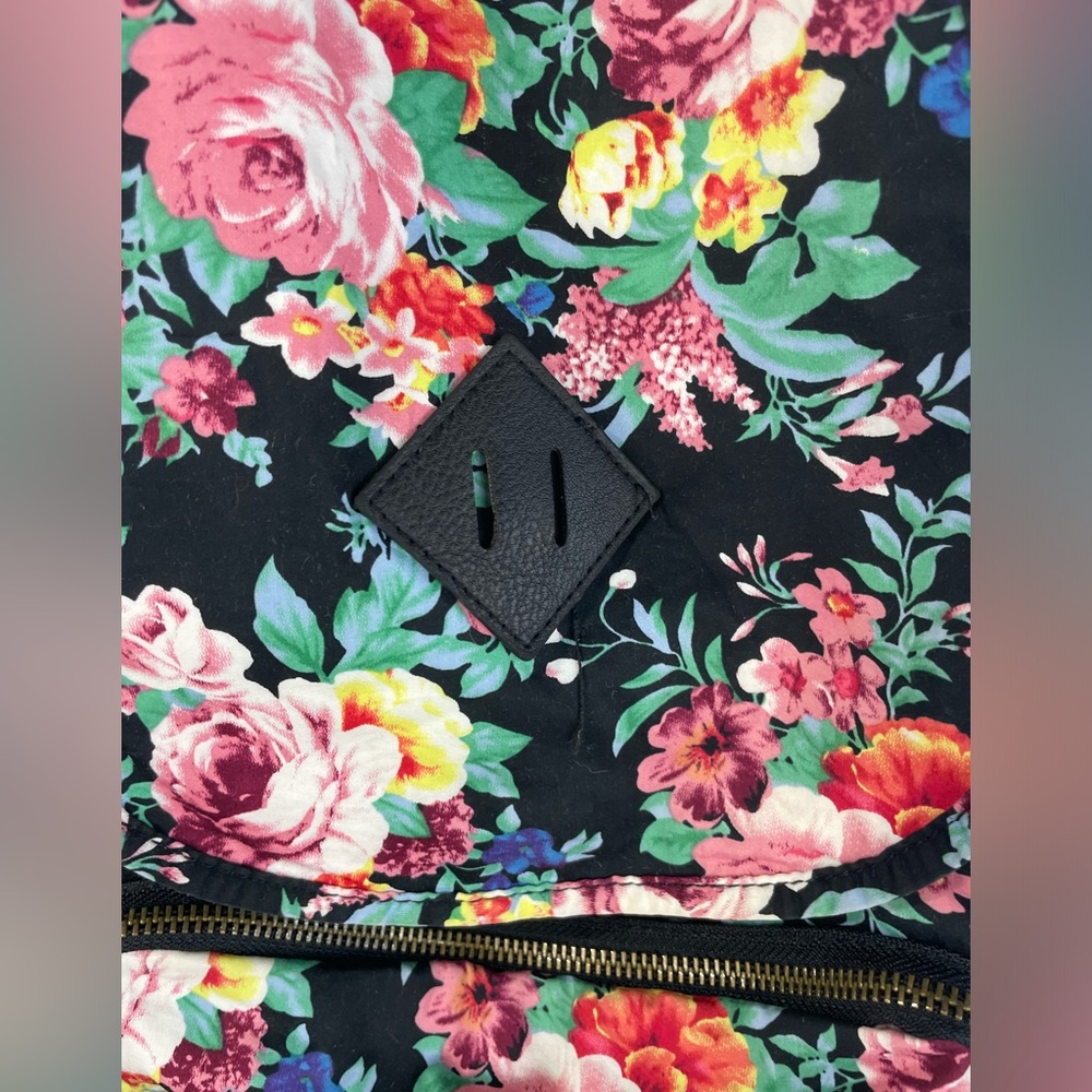Steve Madden Floral Black Multicolored Zippered Pocket Backpack Women’s GUC - Picture 2 of 15